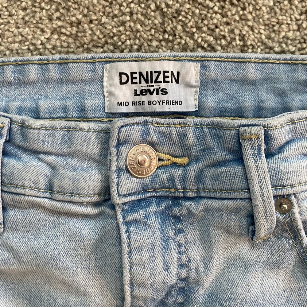 Levi mid rise boyfriend ripped jeans